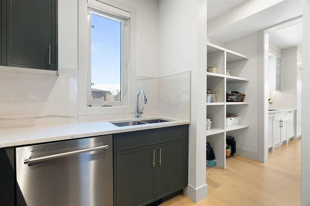 73 N Waters Edge Gdns