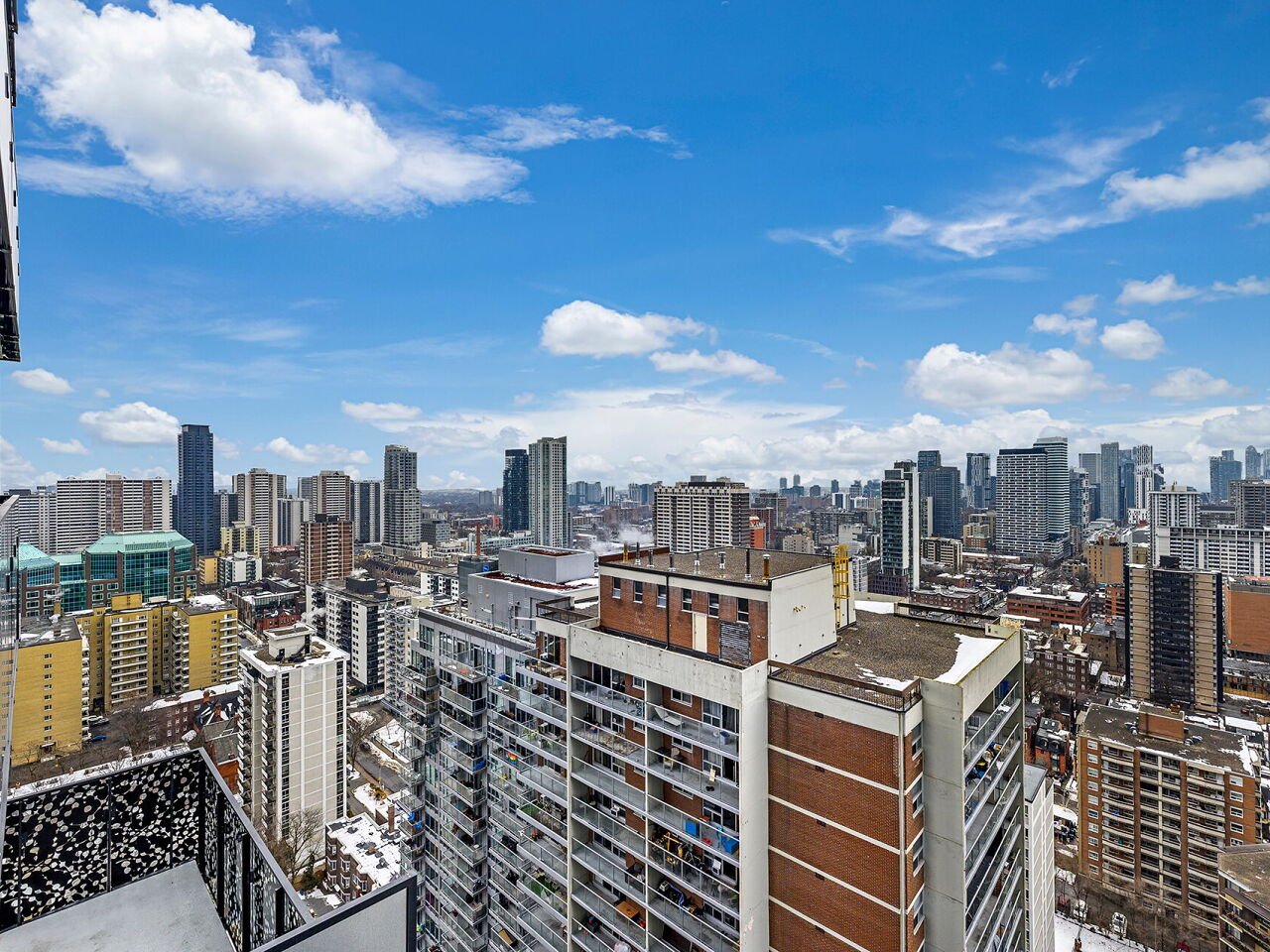 55 Charles St E Unit: 2604