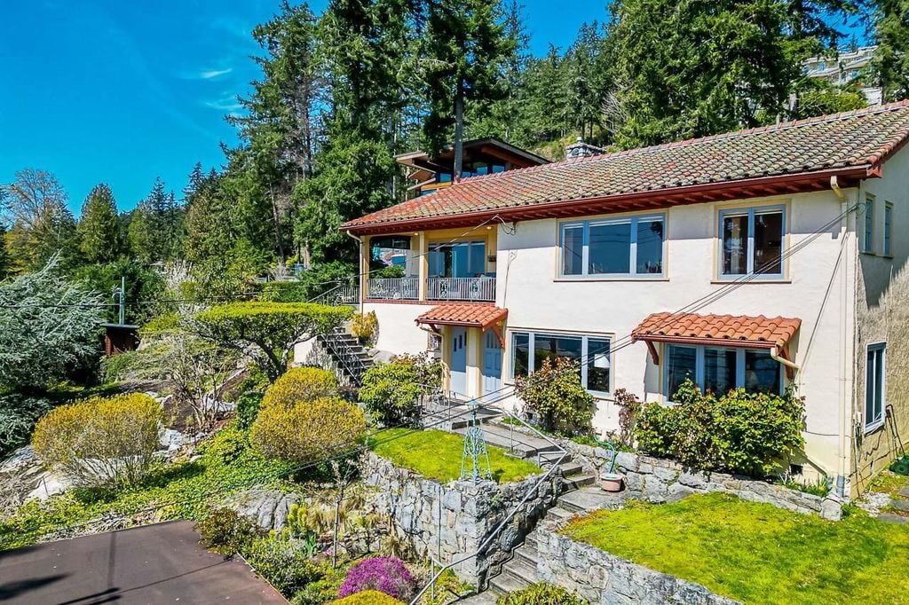 3741 Marine Dr
