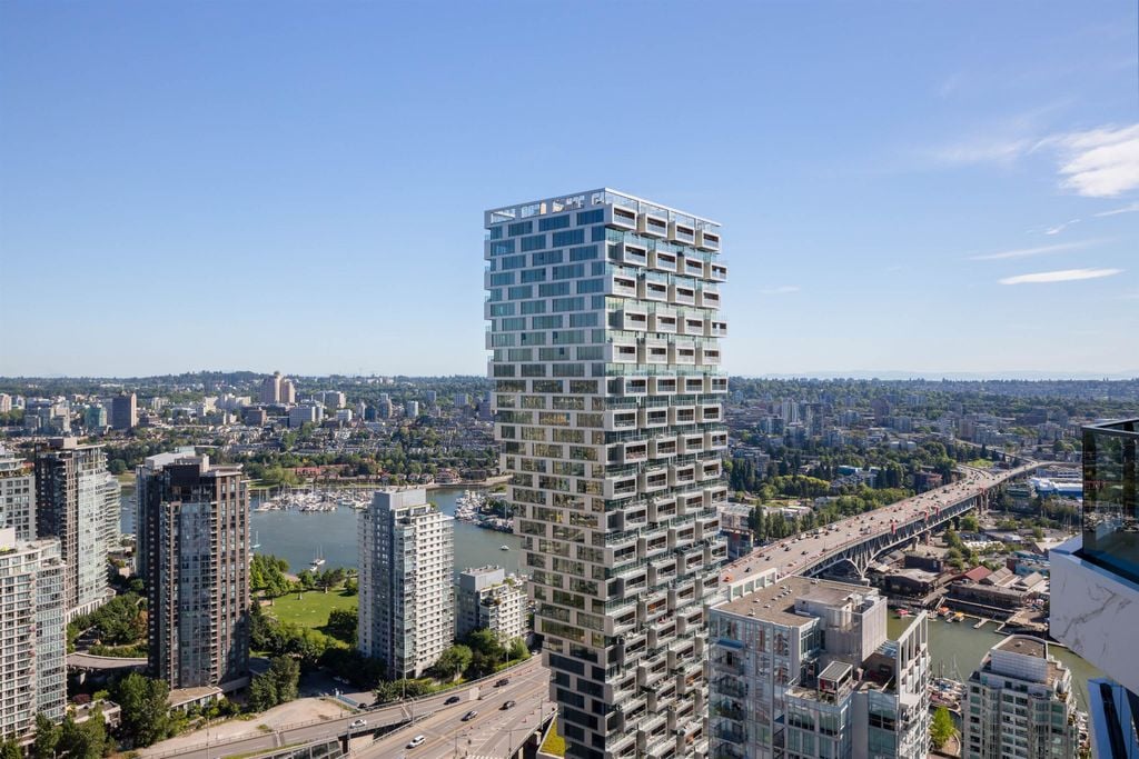 889 Pacific St, #3902