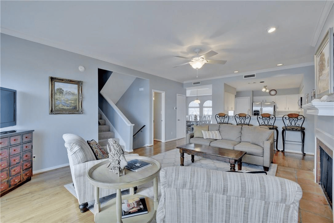 411 North Horseshoe Blvd