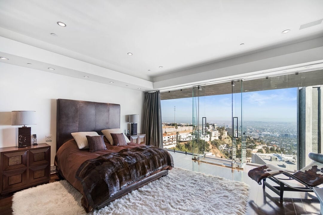 Luminor Crest, Viewmont Dr, 90069