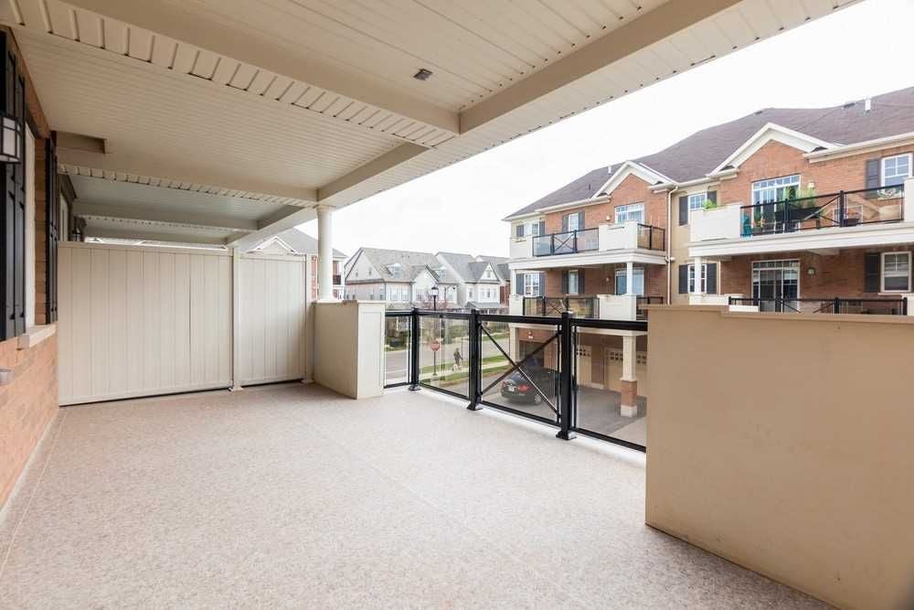 2 bedroom stacked townhouse in Oakville's Uptown Core