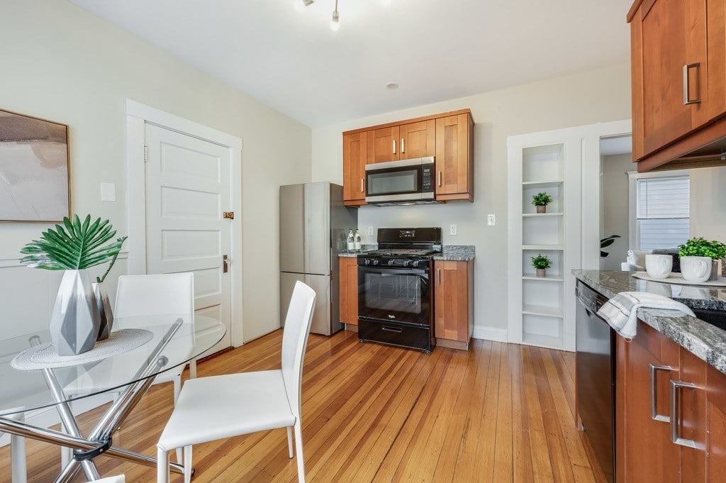 83 Conwell Ave #1