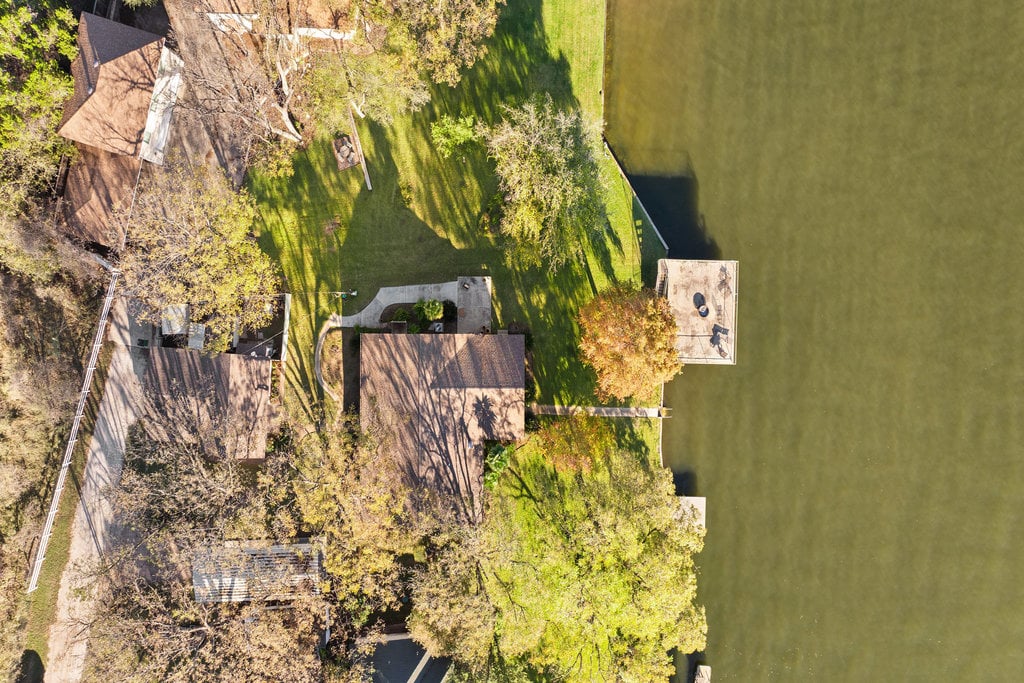 Stunning Waterfront Retreat in the Heart of Kingsland