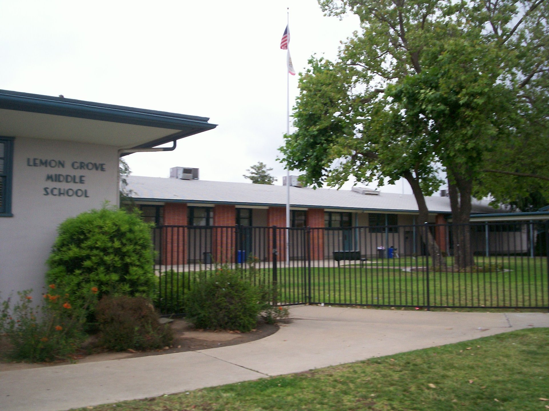 Front entrance and flagpole of Lemon Grove Middle School on Lincoln Street, photographed June 2009