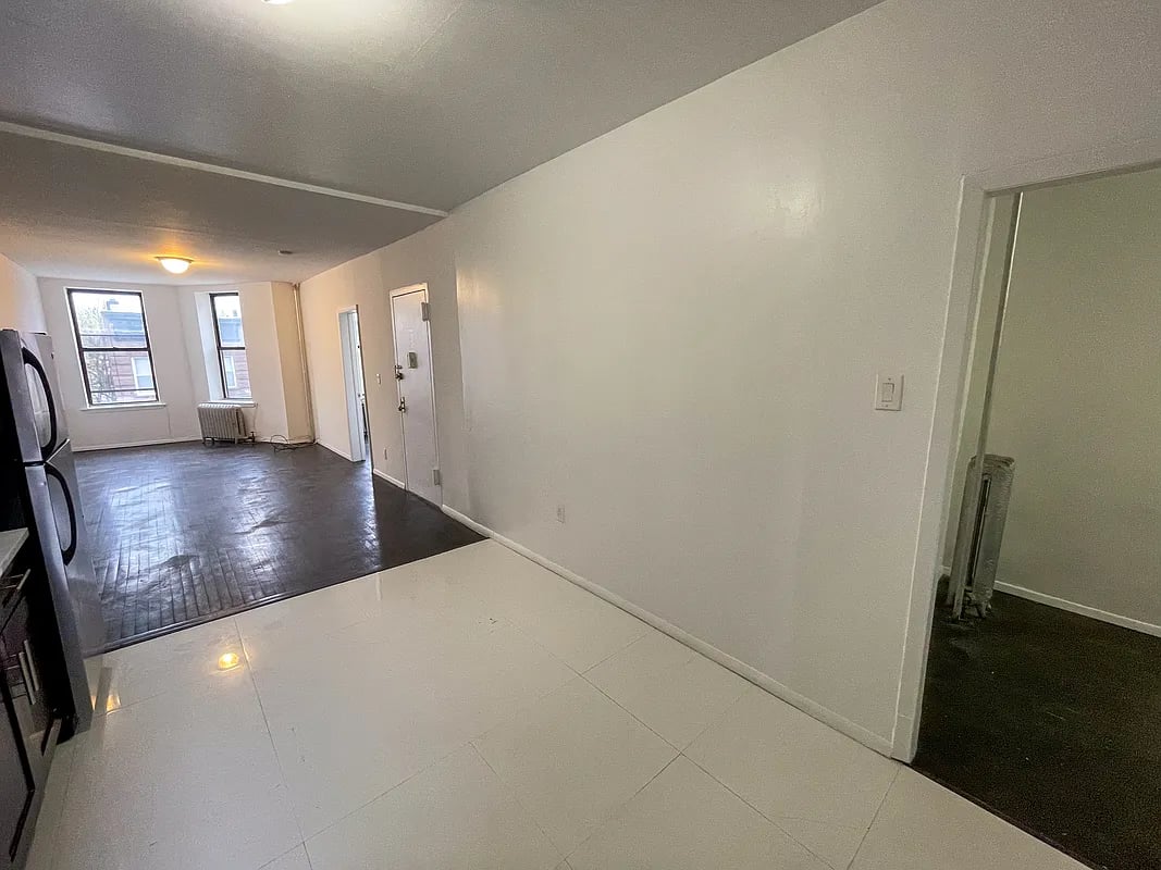 927 Putnam Ave 4R
