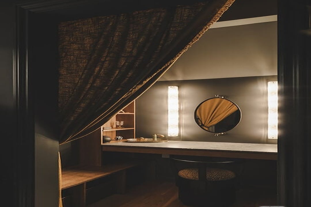 Nova Pavilion, El Cerrito Pl, 90068