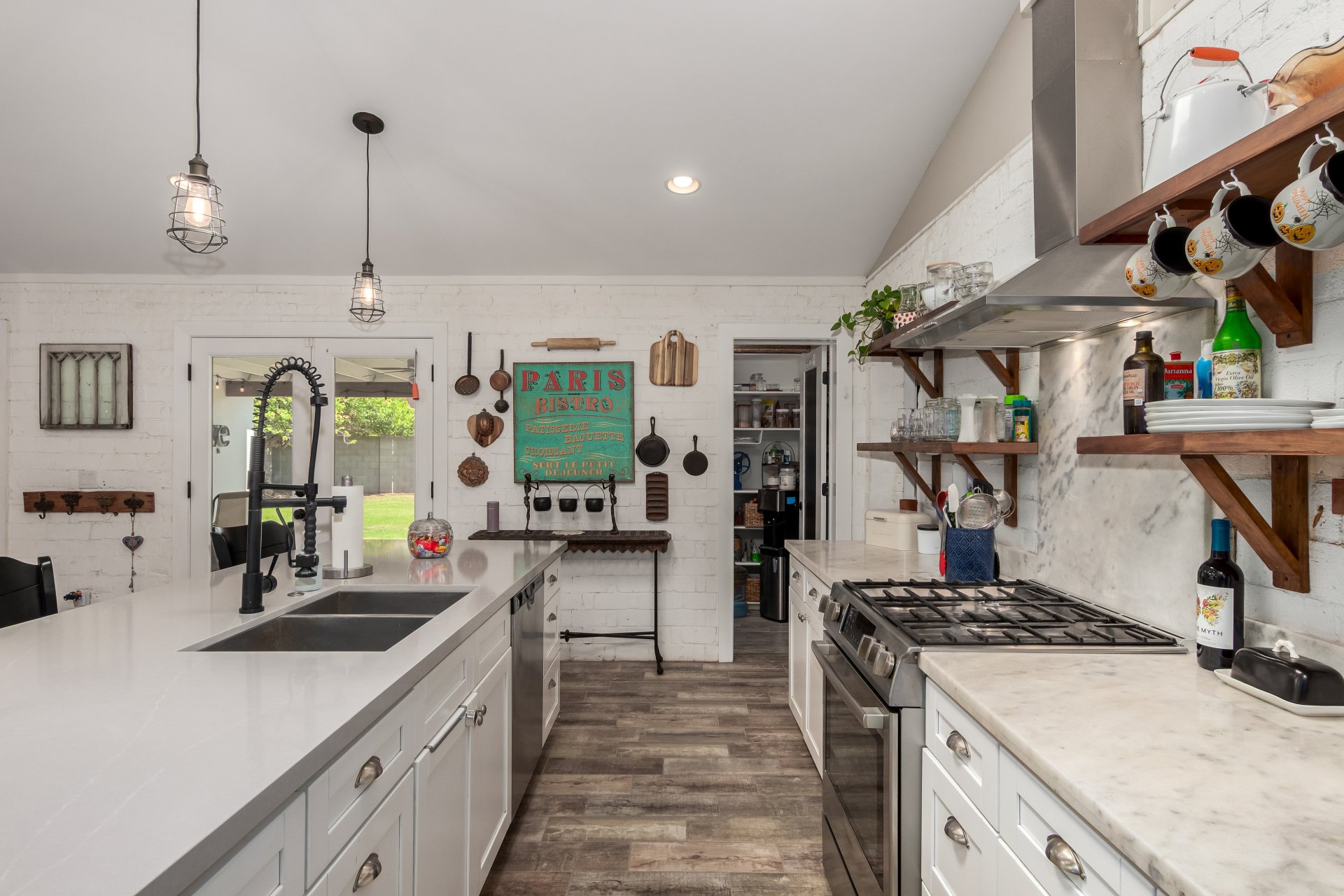 3439 N 45TH Place