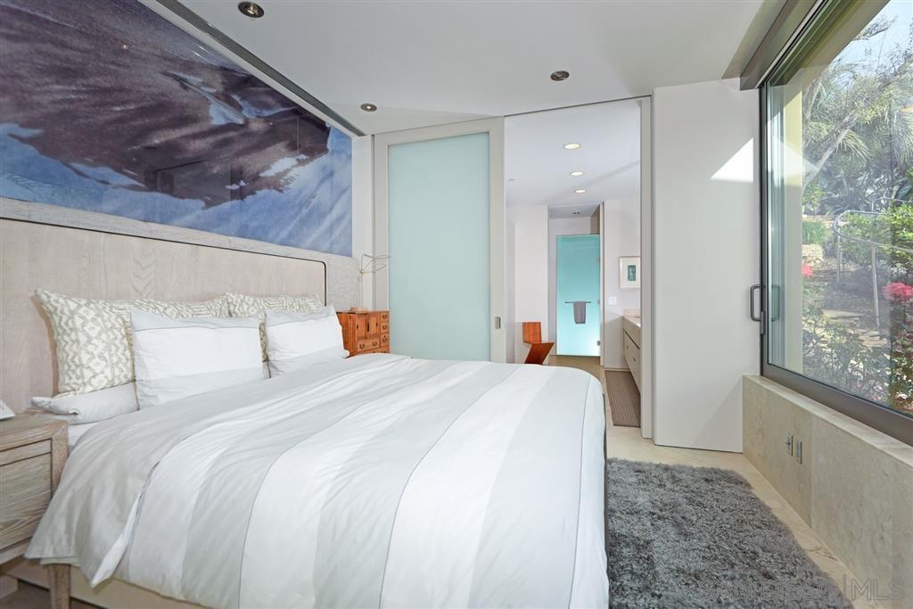 9828 La Jolla Farms Rd