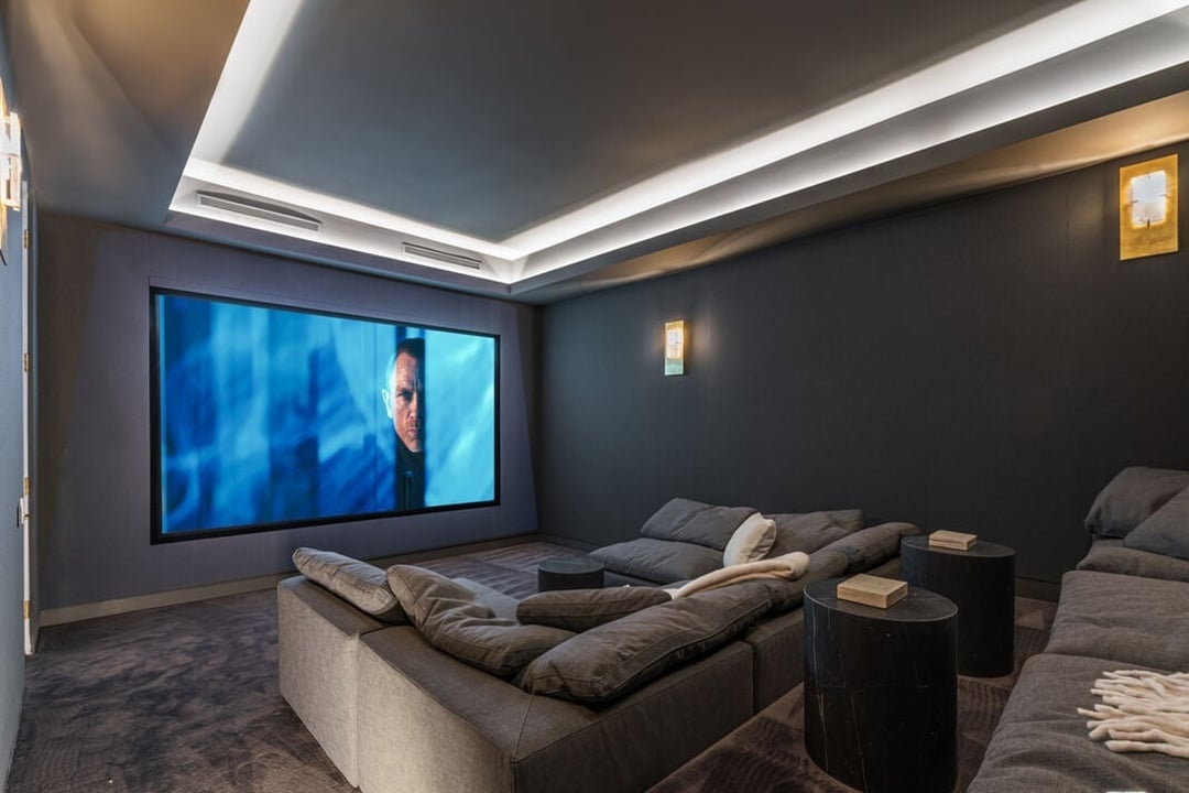 Silverreach Pavilion, N Hillcrest Rd, 90210