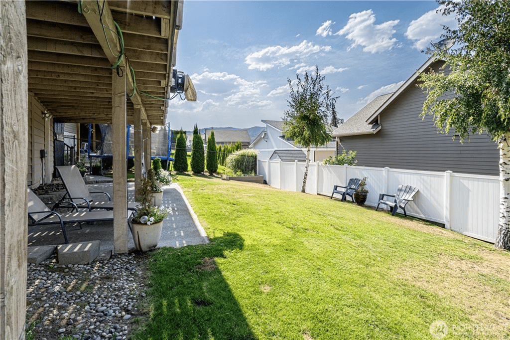 325 W Emerson Dr