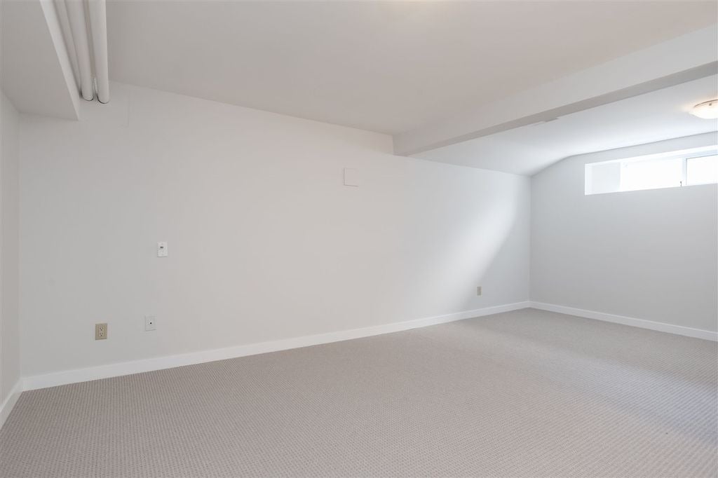 294 W 16th Ave