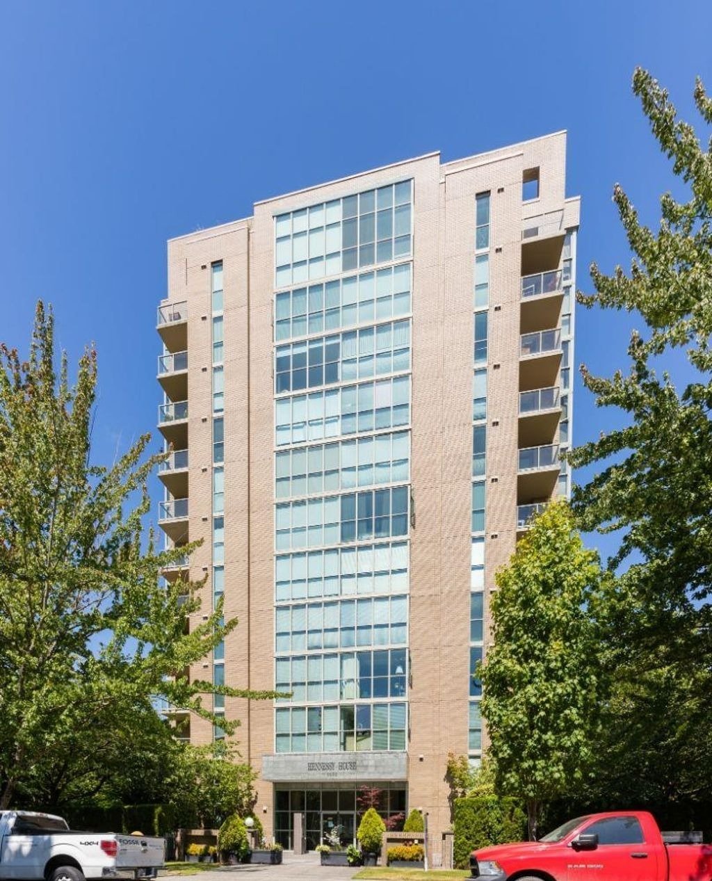 1633 W 10th Ave, #401