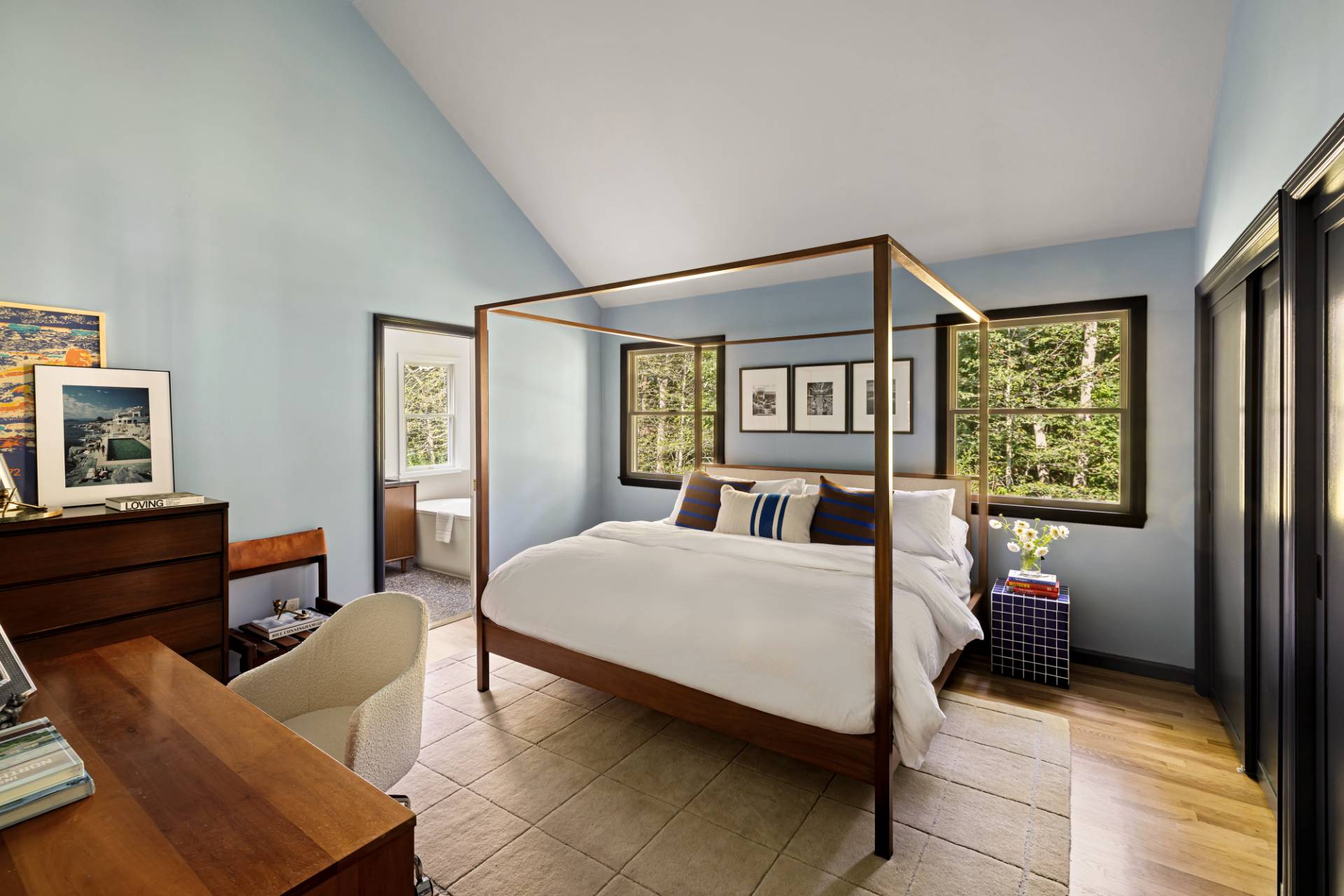 7 Wooded Oak Lane, East Hampton