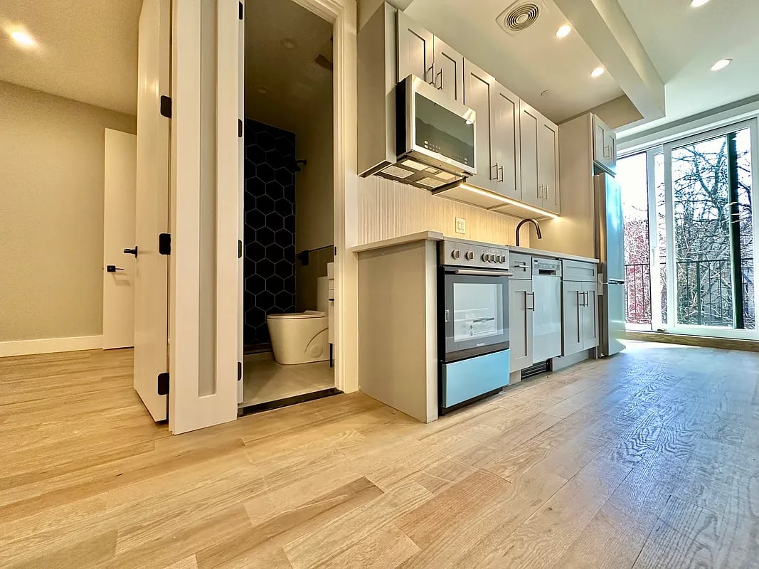 254 Melrose St 4B