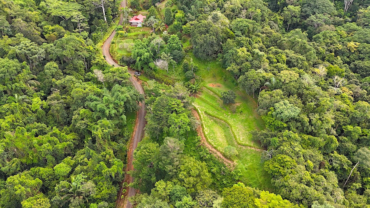 SPECTACULAR MOUNTAIN AND PARTIAL OCEAN VIEW PROPERTY