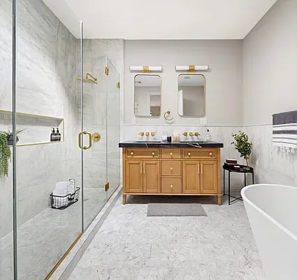 652B 1/2 Lafayette Avenue