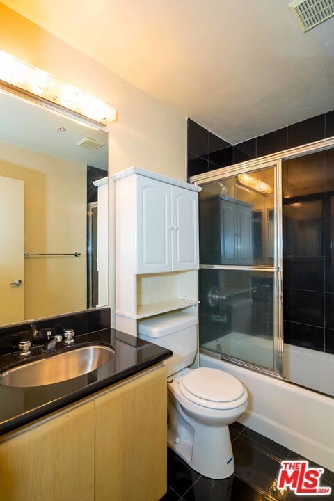 117 N Gale Dr #202