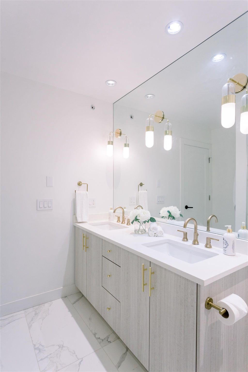 311 W 59th Ave