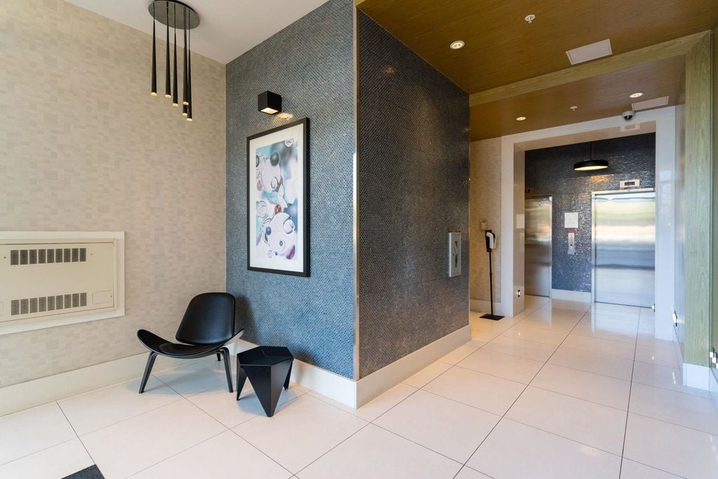 1708 Columbia St, #405