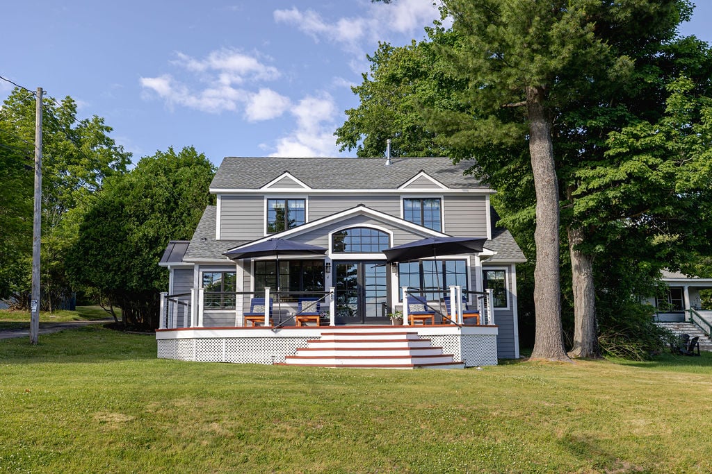 Lakefront Jewel