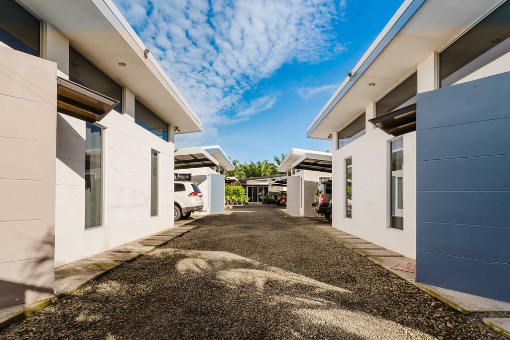 4 Boutique Rental Villas Plus Main House with Private Pool