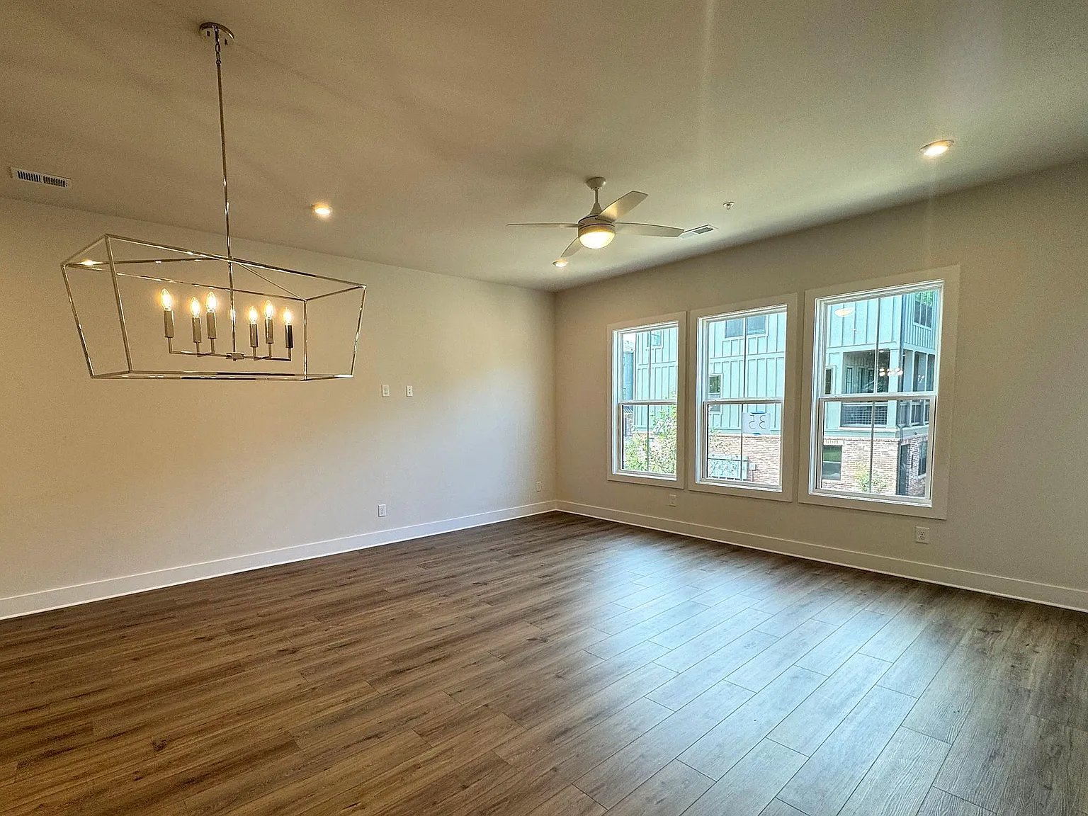 635 Firefly Cir