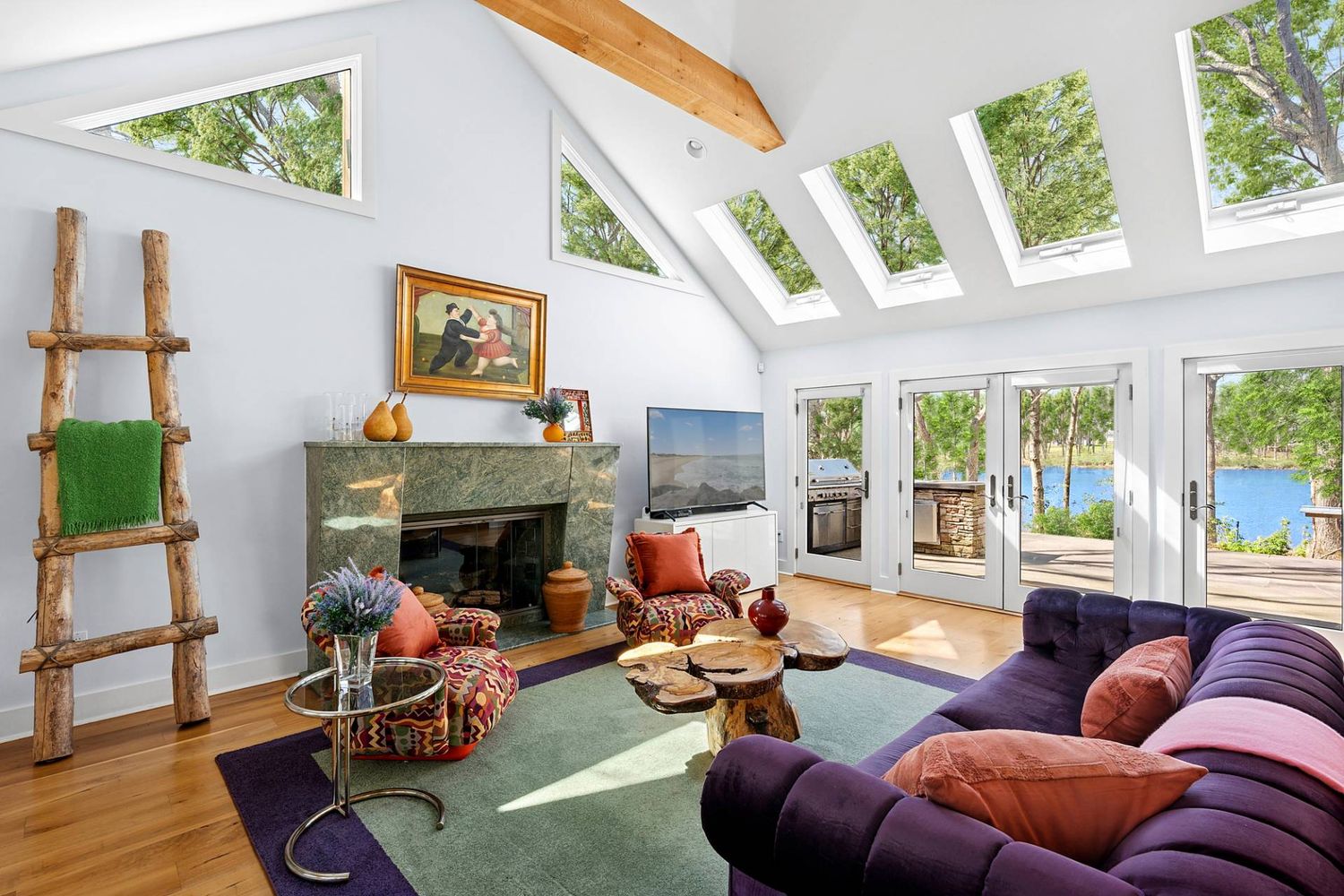 Twin Ponds: A Contemporary Waterfront Retreat