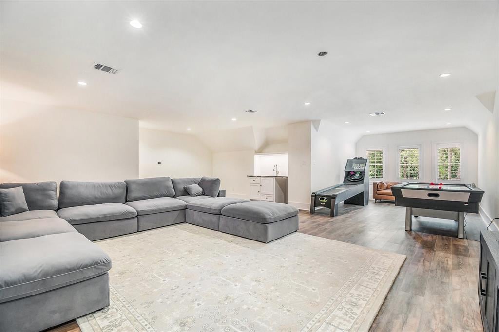 10102 Woodlane Blvd