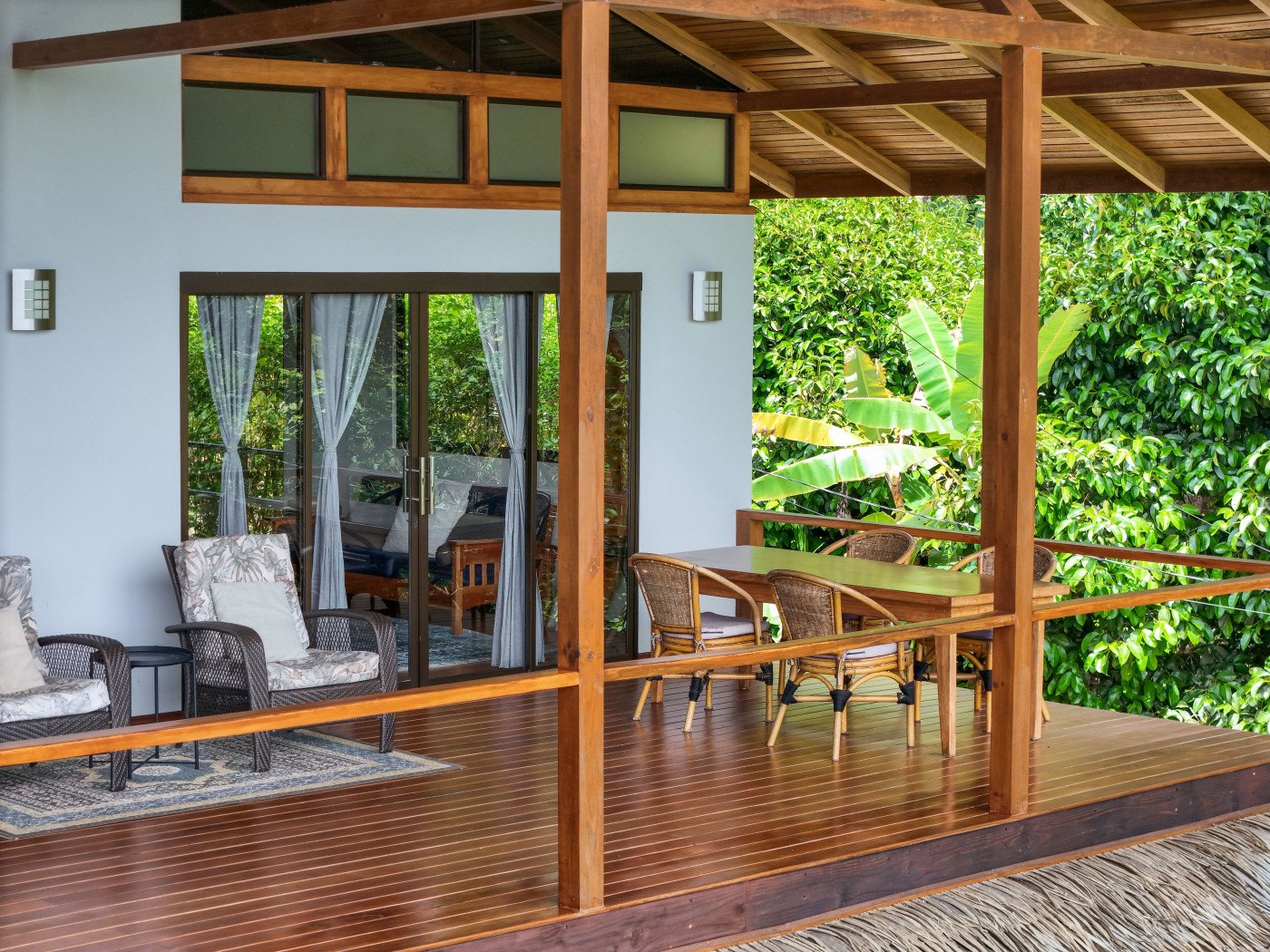 TROPICAL RETREAT IN PLATANILLO – OCEAN VIEW HOME PLUS APARTMENT IN ESTABLISHED COMMUNITY – 0.88 ACRES