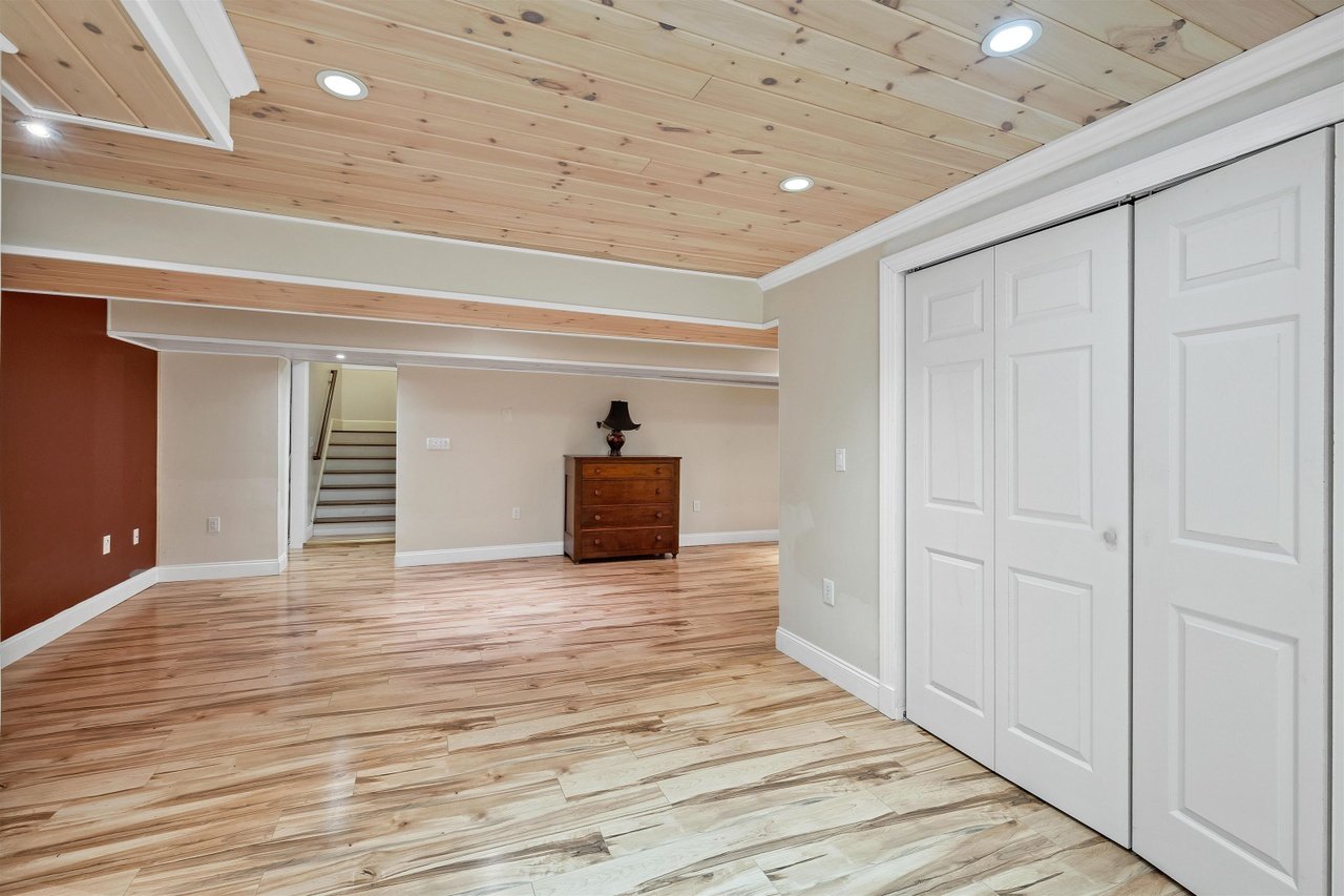 18 Christy Ln