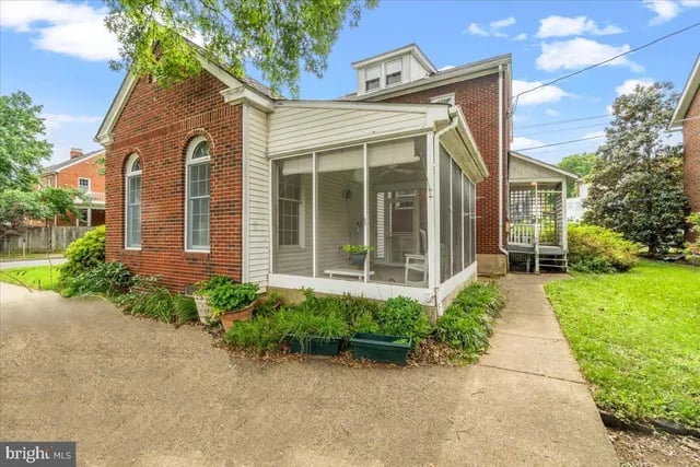 401 Russell Rd