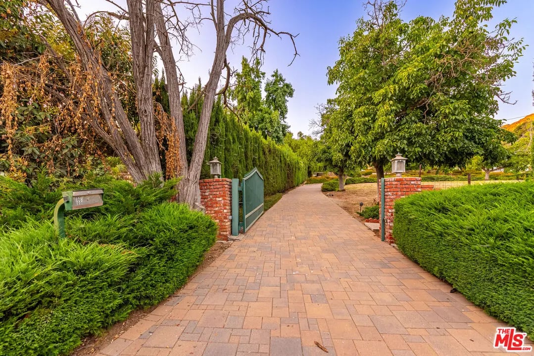 24845 Mulholland Hwy