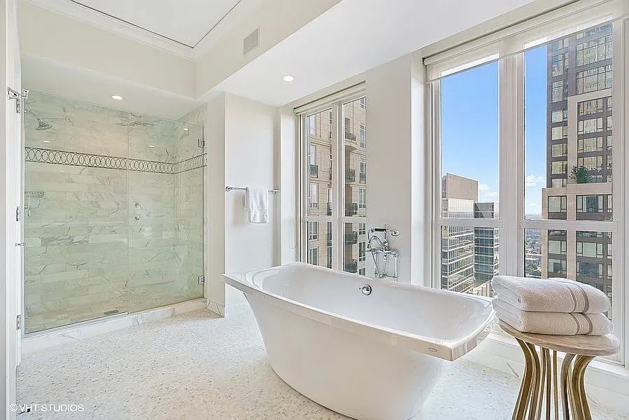 11 E Walton St APT 3201