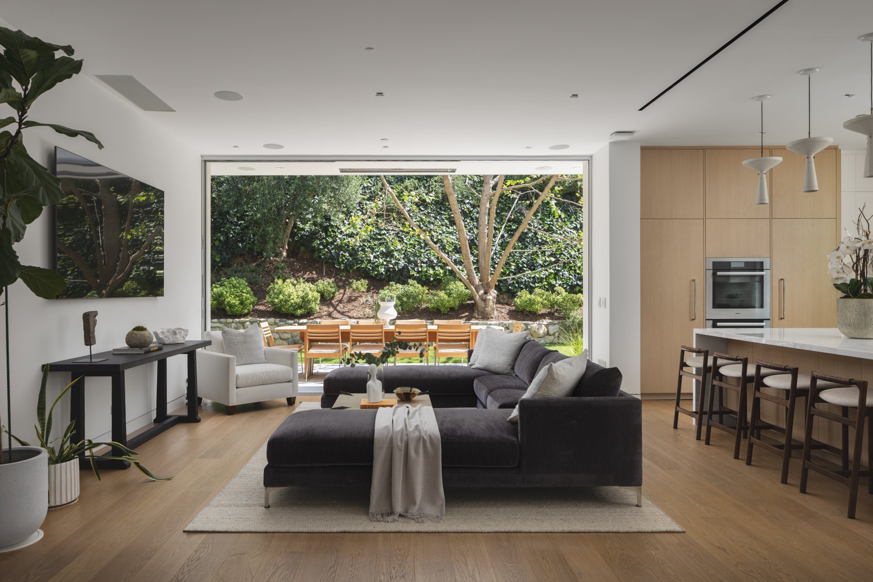 9011 Alto Cedro Dr, Beverly Hills