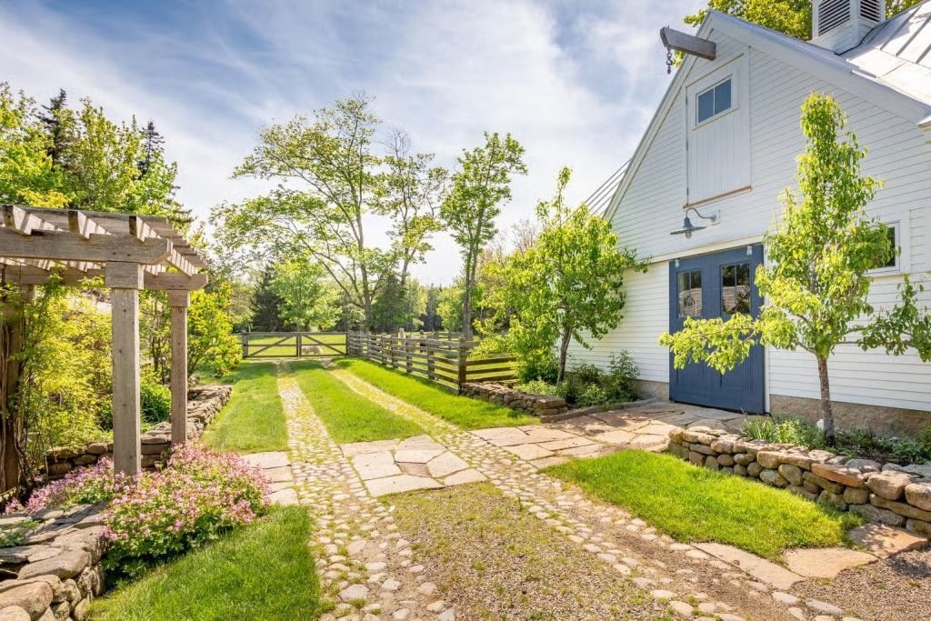 Saint George “Seasmoke Farm” Estate Sells for Record-Breaking $9,750,000