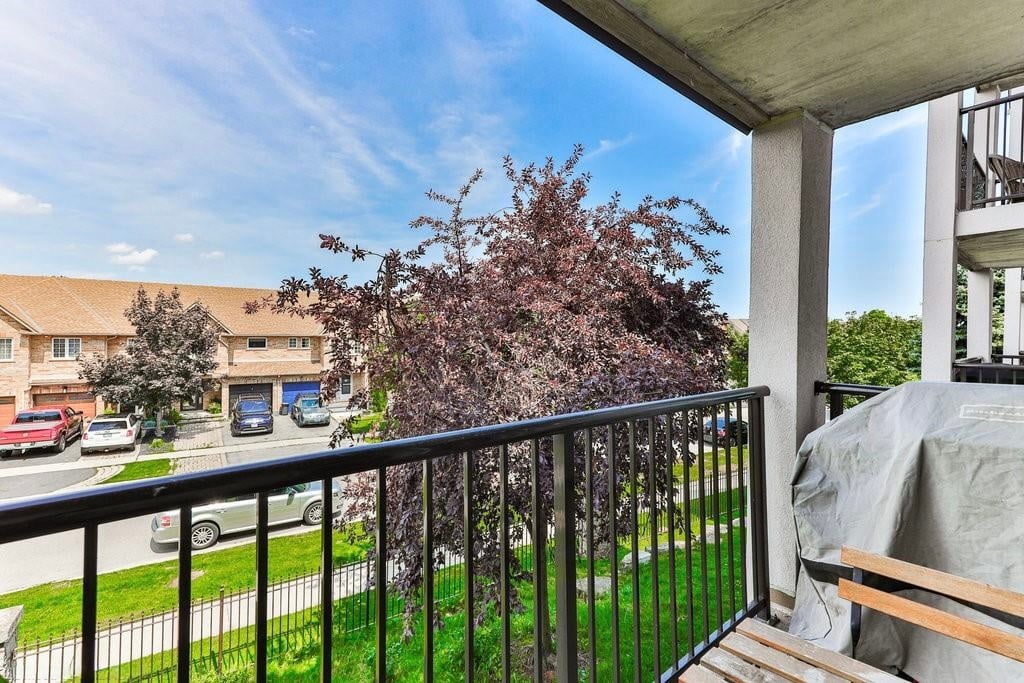 207-1421 Walker's Line, Burlington