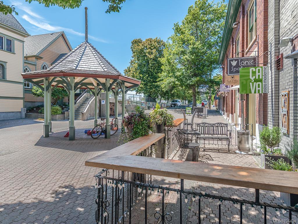 2-1319 Gladstone Ave, Victoria