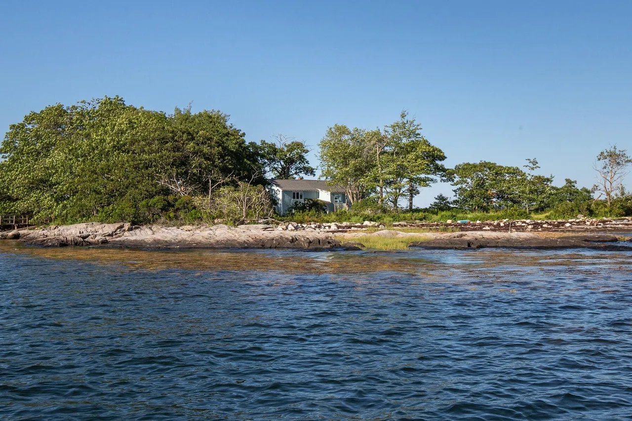 New Waterfront Listing! 19 Weezie Way, Harpswell, Maine – $975,000