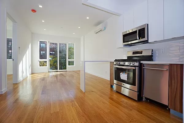 846 Quincy Street Unit: 2R