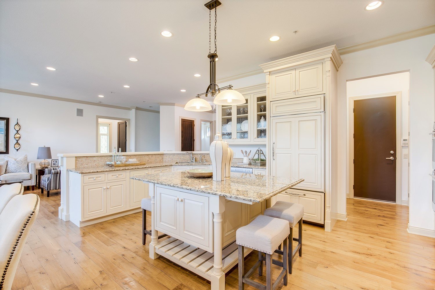 Luxurious Walkout End-Unit in Private Setting
