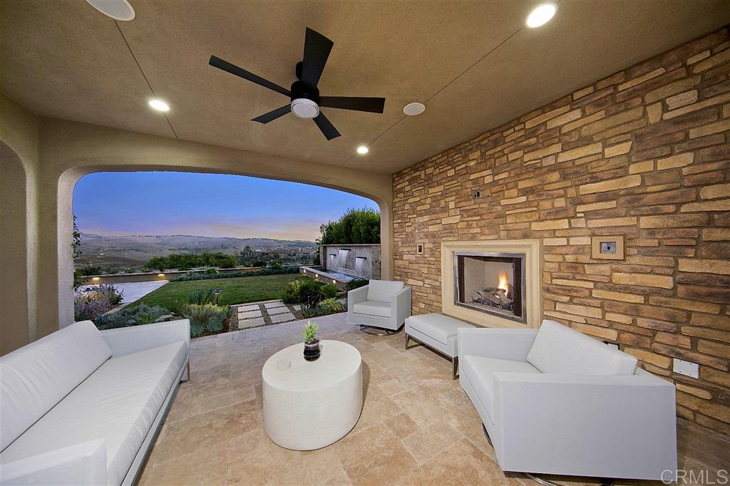 15676 Paseo Montenero