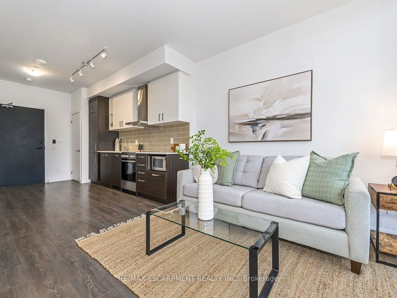 BEGINNER LUXURY IN MIDTOWN 