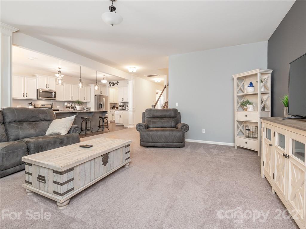 1817 Tendril Ave