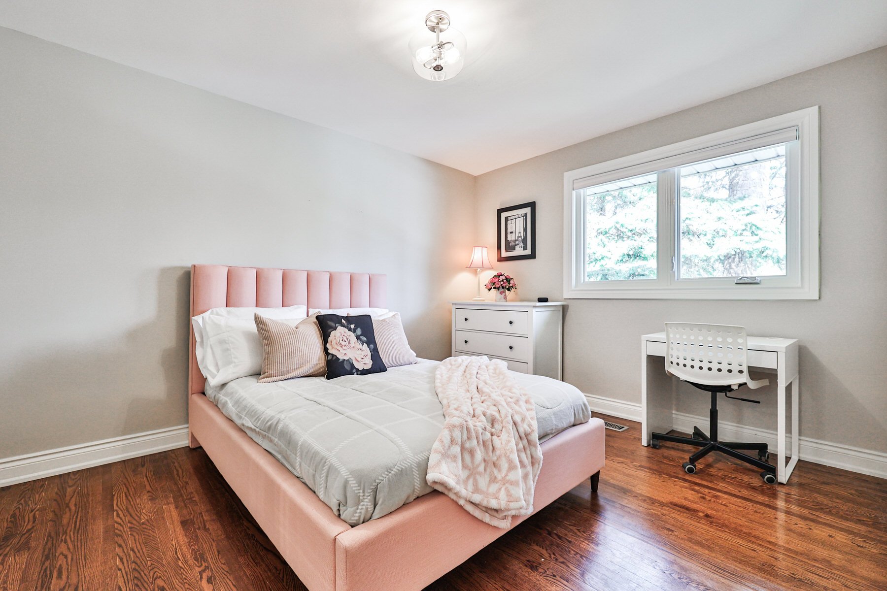 1276 Greenoaks Drive