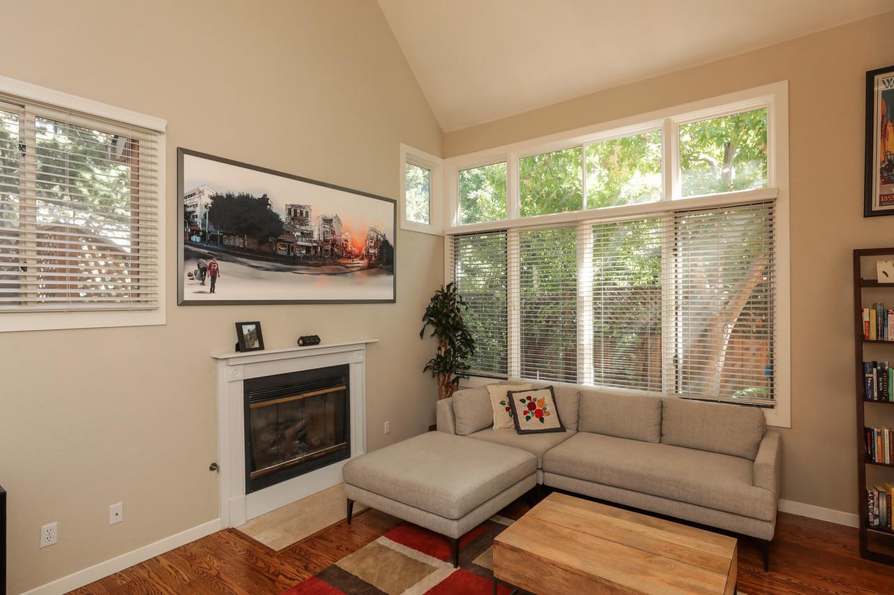976 Menlo Avenue