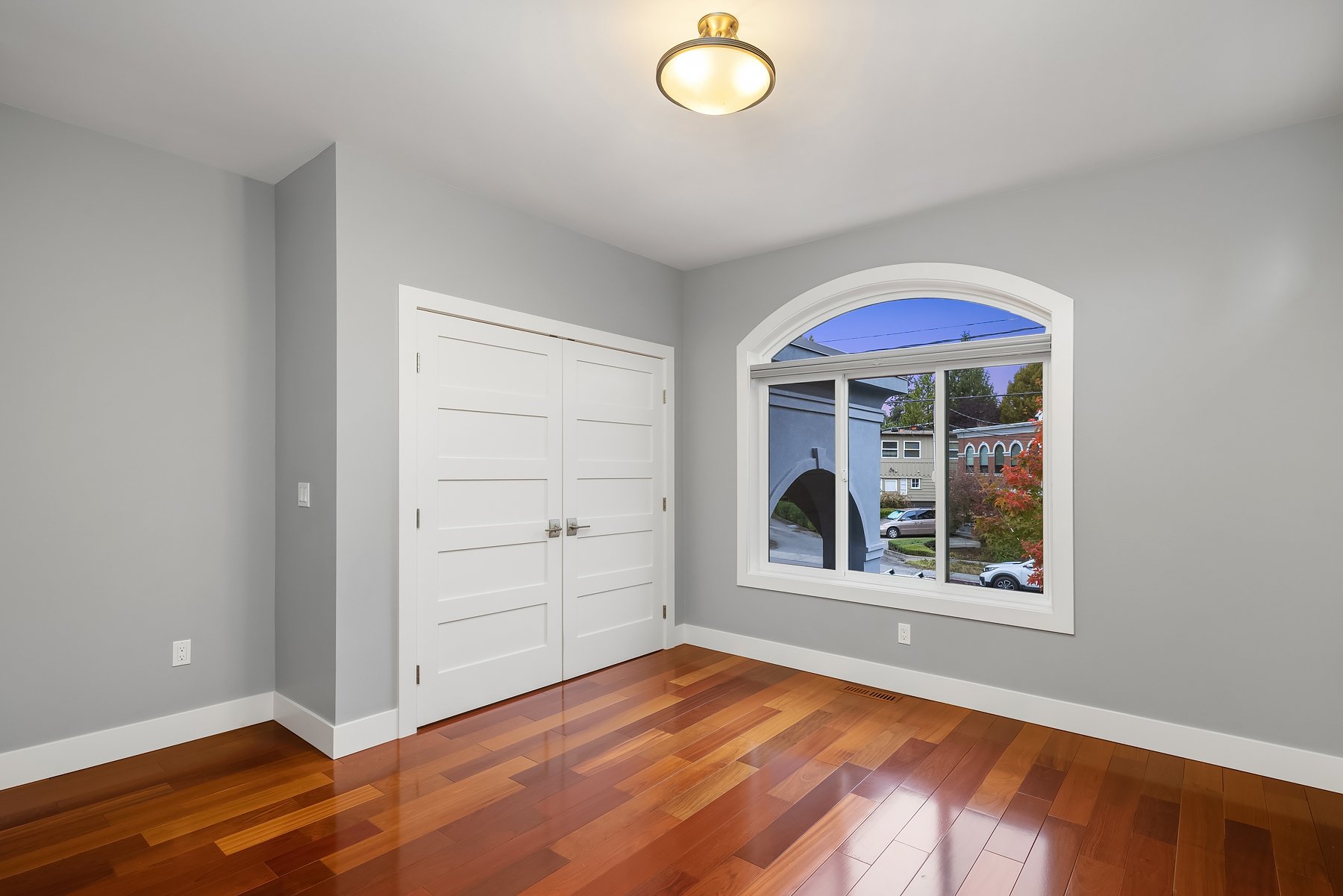313 11th Ave W