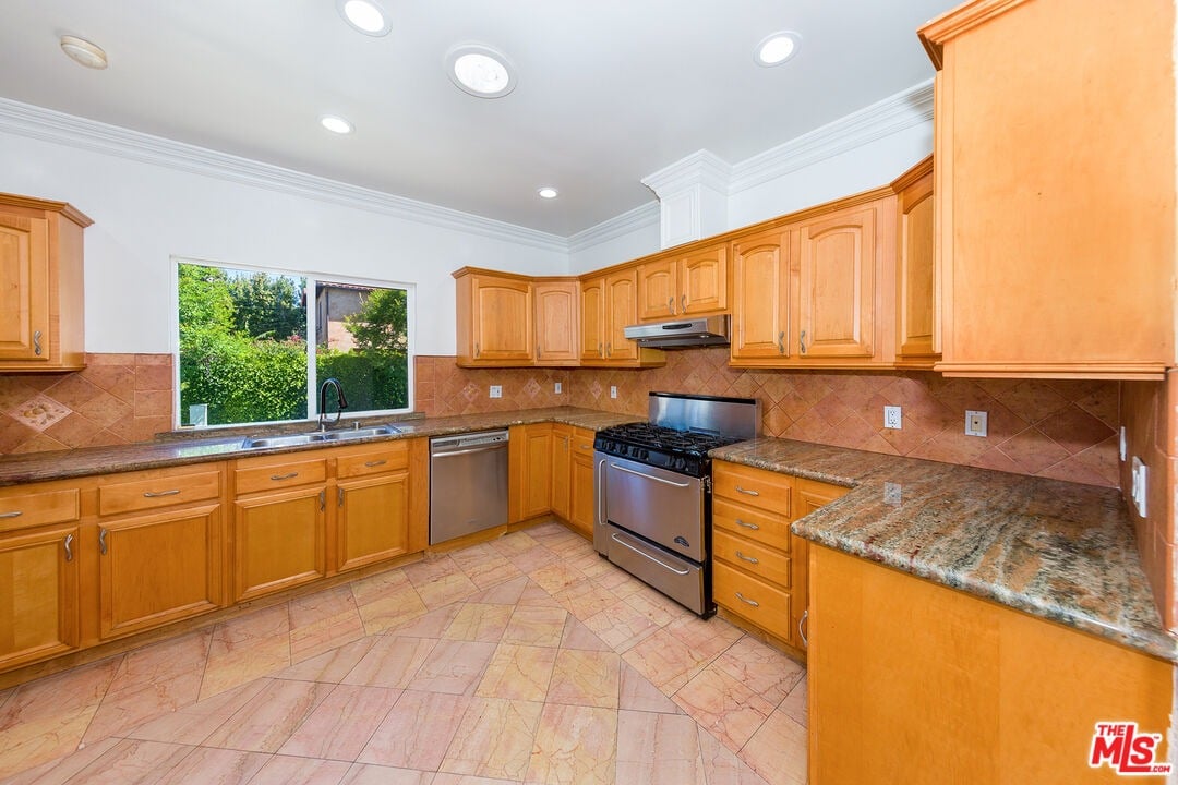 1105 S La Peer Dr