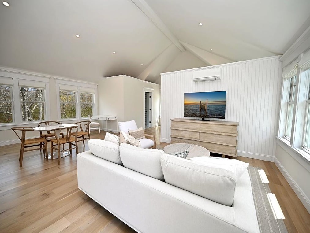 12 Baylies Way